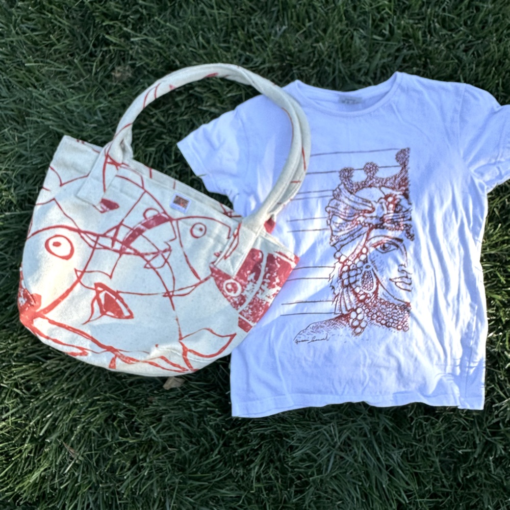 Colori del Sole small patterned tote bag and graphic cap sleeve t shirt.